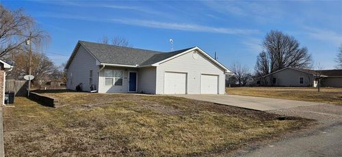 304 E 16th St, Holden, MO, 64040-1816 | Card Image
