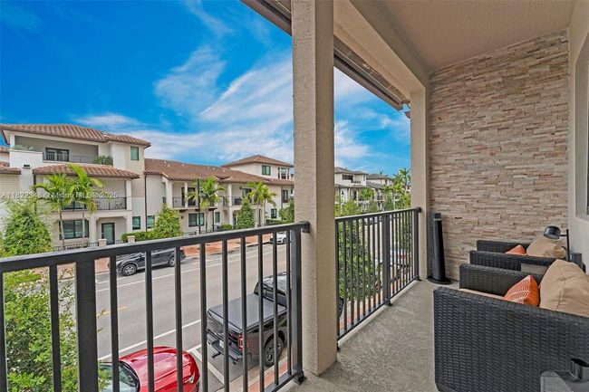 4690 Nw 84 Th Ave, Townhouse with 3 bedrooms, 5 bathrooms and null parking in Doral FL | Image 19