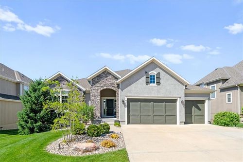 9516 W 164th Pl, Overland Park, KS, 66085-7872 | Card Image
