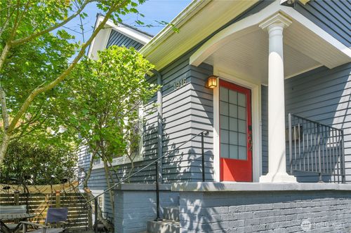 1916 11th Ave W, Seattle, WA, 98119-2802 | Card Image