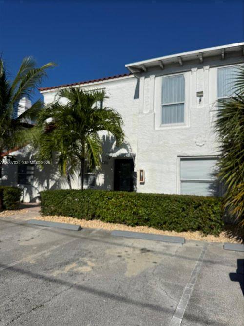 3-2816 Pine Tree Dr, Miami Beach, FL, 33140-4388 | Card Image