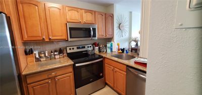 4F - 111 Royal Park Dr, Condo with 2 bedrooms, 2 bathrooms and null parking in Oakland Park FL | Image 1