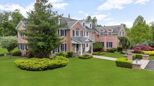 2 Pen Mor Dr, East Norwich, NY, 11732-1622 | Card Image