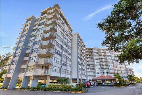 819e-1300 Ne Miami Gardens Dr, North Miami Beach, FL, 33179 | Card Image