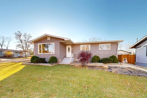 4002 58 St, Stettler, AB, T4K1H5 | Card Image