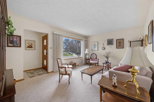 8 Foley Road Se, House other with 3 bedrooms, 1 bathrooms and 3 parking in Calgary AB | Image 5