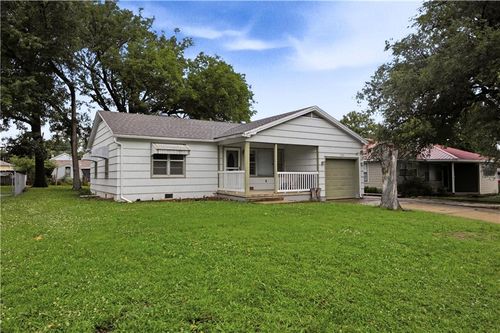 1223 N 4th St, Neodesha, KS, 66757-1138 | Card Image