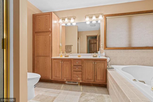 Master Bathroom | Image 30