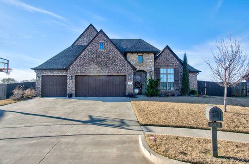 3205 W Van Buren Ct, Broken Arrow, OK, 74011-1953 | Card Image