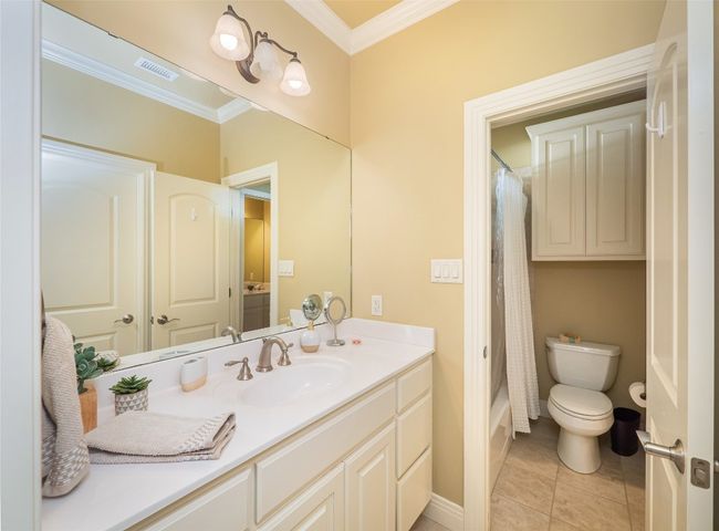 Jack-n-Jill Bath | Image 25