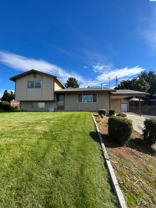 824 Taylor, Sunnyside, WA, 98944 | Card Image