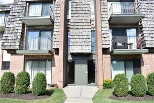 633 Forest Green Dr, Coraopolis, PA, 15108-2762 | Card Image