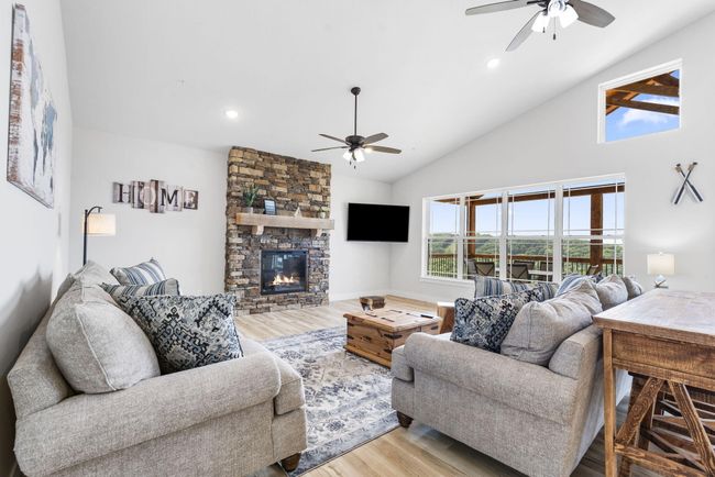 Living Area | Image 11