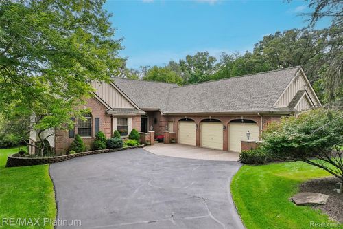 10688 Eagle Ravine Dr, Brighton, MI, 48114-9096 | Card Image