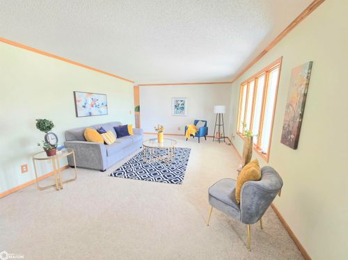 225 Jamestown Rd, Mason City, IA, 50401-4510 | Card Image