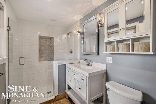 715 Pear Tree Ln, Grosse Pointe Woods, MI, 48236-2722 | Card Image
