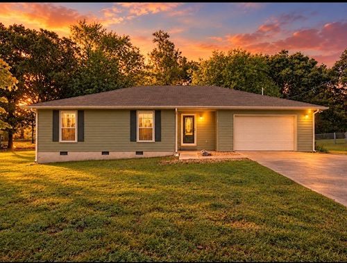 16 Town Rd, Fayetteville, TN, 37334-6340 | Card Image