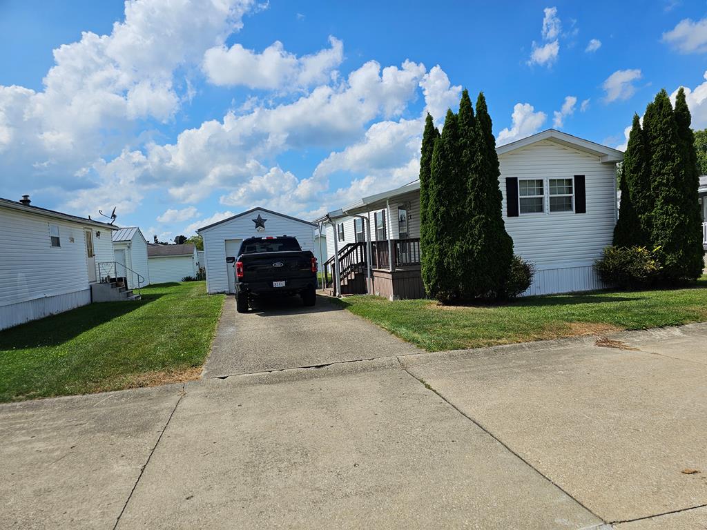 Ford Ln, Shelby, OH 44875