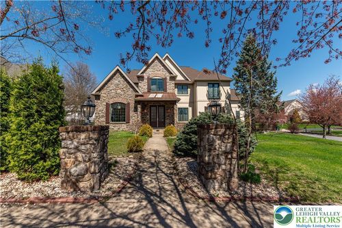 49 Crest Blvd, Palmer Twp, PA, 18045-3138 | Card Image