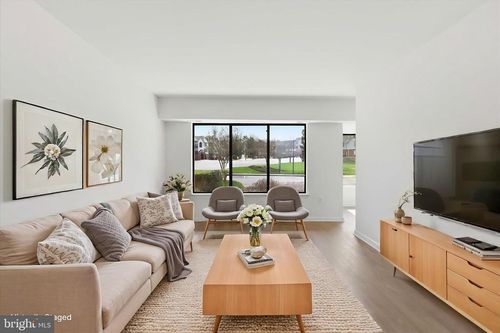 201-9552 Cannoneer Ct, MANASSAS, VA, 20110-7087 | Card Image