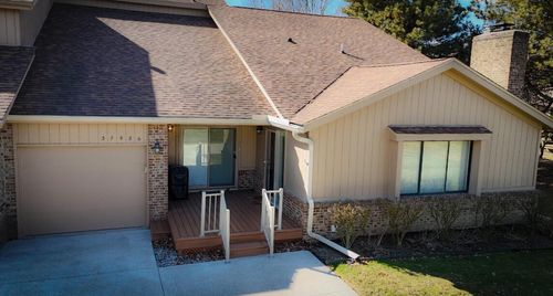 37526 N Laurel Park Dr, Livonia, MI, 48152-3949 | Card Image