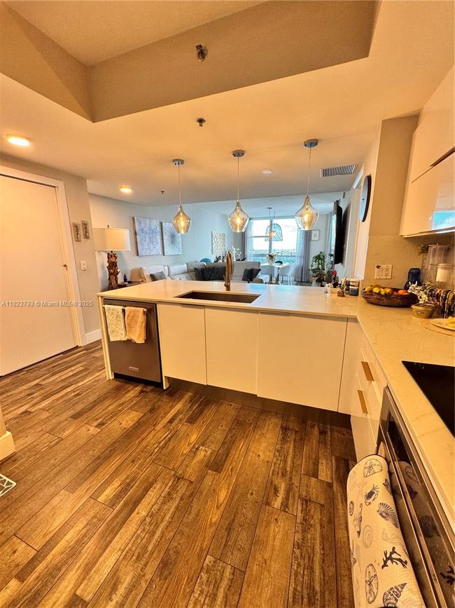 APT-908S - 2681 N Flamingo Rd, Condo with 3 bedrooms, 3 bathrooms and null parking in Sunrise FL | Image 4