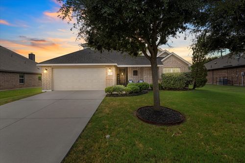 121 Sierra Dr, Waxahachie, TX, 75167-4823 | Card Image
