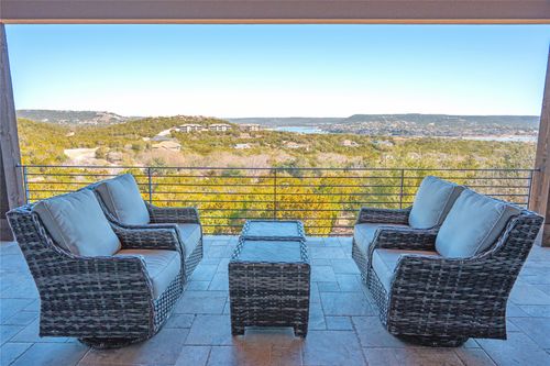 7300 Flagship Park Dr, Jonestown, TX, 78645-4494 | Card Image