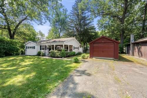 41 Bungalow St, Southwick, MA, 01077-9478 | Card Image