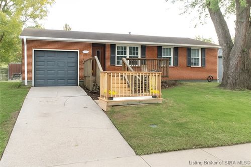 216 Riverwood Dr, Jeffersonville, IN, 47130-5642 | Card Image