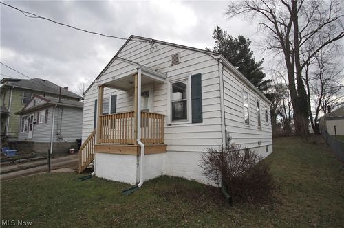 660 Hollibaugh Ave, Akron, OH, 44310-3929 | Card Image