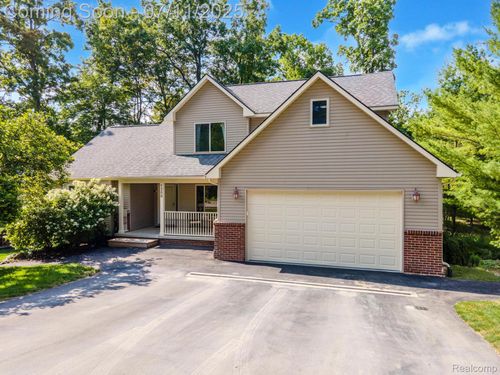 1289 Viefield Dr, Lake Orion, MI, 48362-1760 | Card Image
