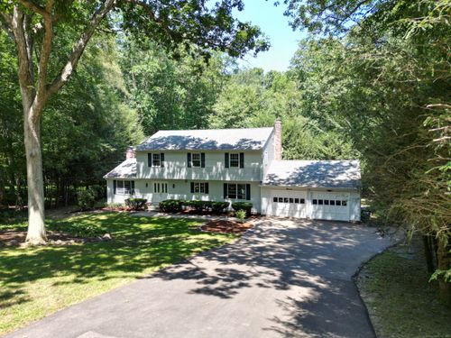 11 Queen Eleanor Dr, Gales Ferry, CT, 06335-1316 | Card Image