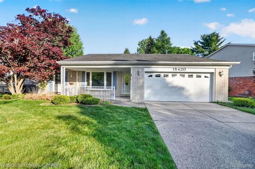 15420 Susanna Cir, Livonia, MI, 48154-1538 | Card Image