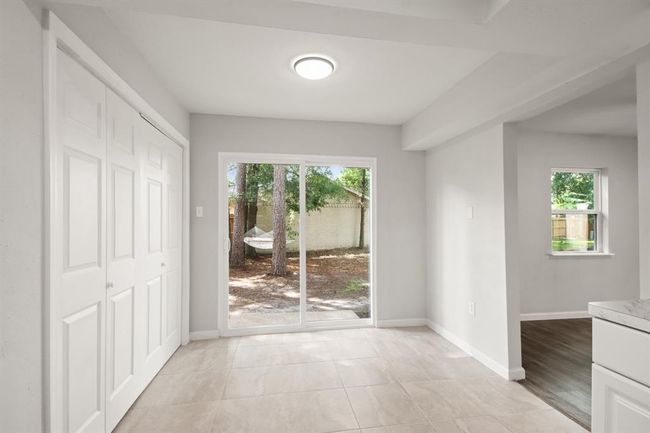 Breakfast Nook / Laundry | Image 6