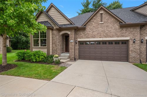 1075 Hampshire Ct, Rochester Hills, MI, 48307-4782 | Card Image