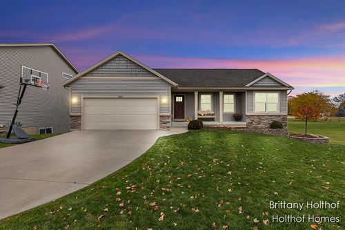 5885 Farmview Dr, Allendale, MI, 49401-9665 | Card Image