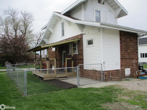 1003 Clark St, Dysart, IA, 52224-9525 | Card Image