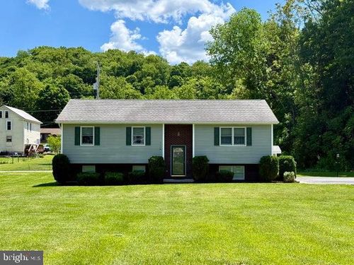 703 Spring St, Saxton, PA, 16678-1130 | Card Image