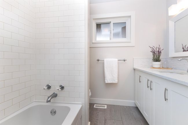 11685 Steeves St, House other with 3 bedrooms, 1 bathrooms and 6 parking in Maple Ridge BC | Image 12