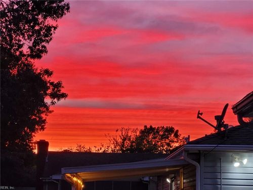 1805 Sunset Dr, Norfolk, VA, 23503-4133 | Card Image