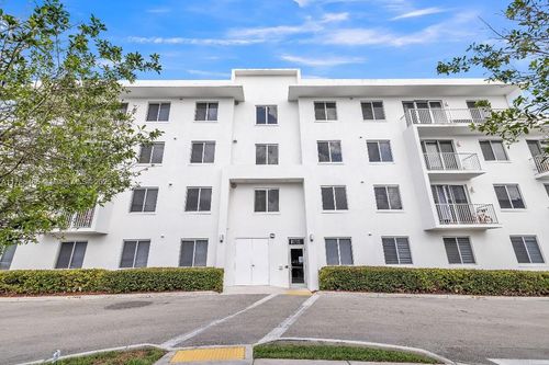 apt-305-2651 Ne 212th Ter, Miami, FL, 33180-1150 | Card Image