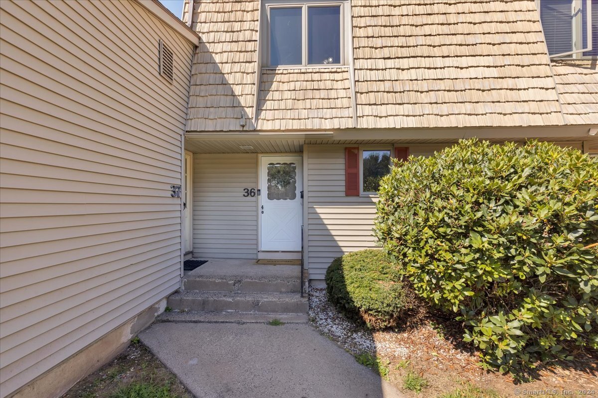 Locust Cir, Rocky Hill, CT 06067