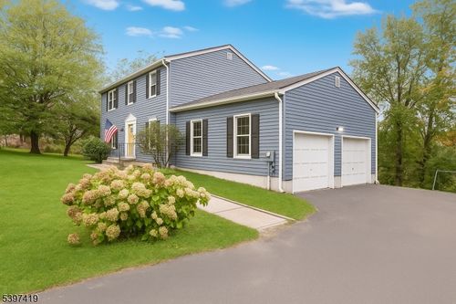 3 Fieldcrest Dr, Hackettstown, NJ, 07840-4806 | Card Image