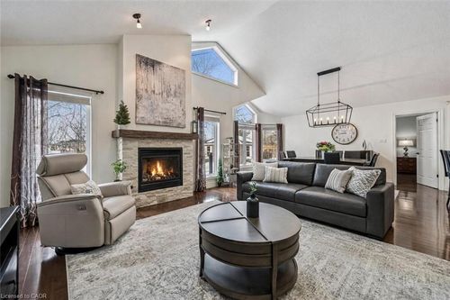 152 Spencer Dr, Elora, ON, N0B1S0 | Card Image