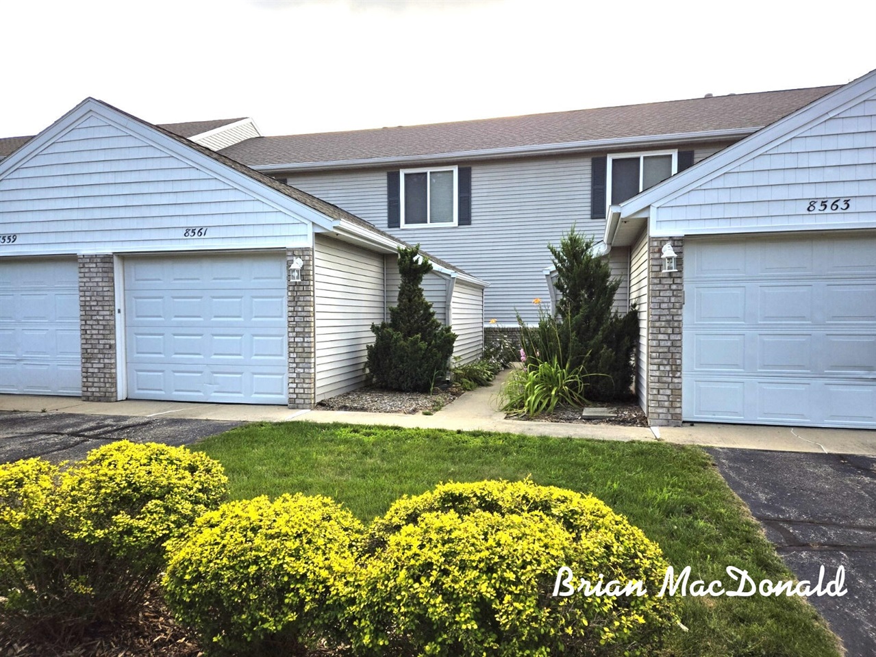 Courtland Dr, Rockford, MI 49341