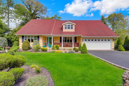 5 Merlin Ln, East Setauket, NY, 11733-1718 | Card Image