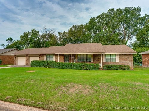 401 14th Pl, Ada, OK, 74820-7137 | Card Image