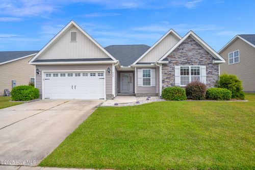 828 Emerald Park Dr, Winterville, NC, 28590-3405 | Card Image