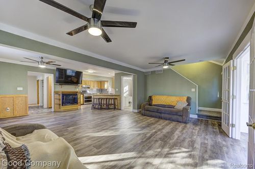 525 E Lewiston Ave, Ferndale, MI, 48220-1358 | Card Image